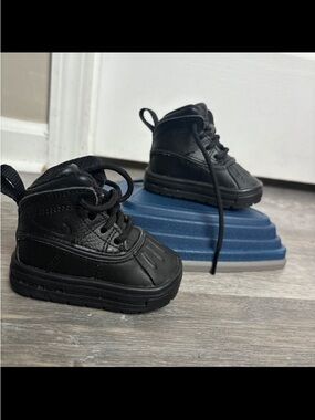 ACG Nike Black High-Top Sneakers - Comfortable Lace-Up Shoes